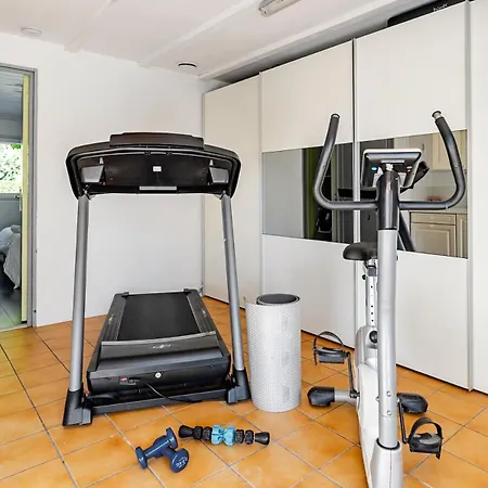 8 Personnes Avec Piscine Chauffée, Jardin De 6000 M2, 25mn De Lyon Villa *