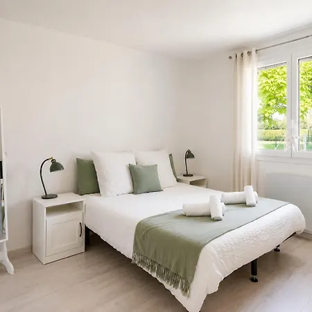8 Personnes Avec Piscine Chauffée, Jardin De 6000 M2, 25mn De Lyon Villa *