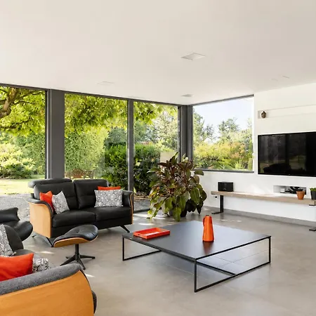 Villa 8 Personnes Avec Piscine Chauffée, Jardin De 6000 M2, 25mn De Lyon